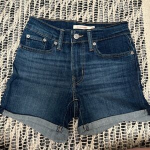 Levi's Women's Mid Length Shorts Size 24